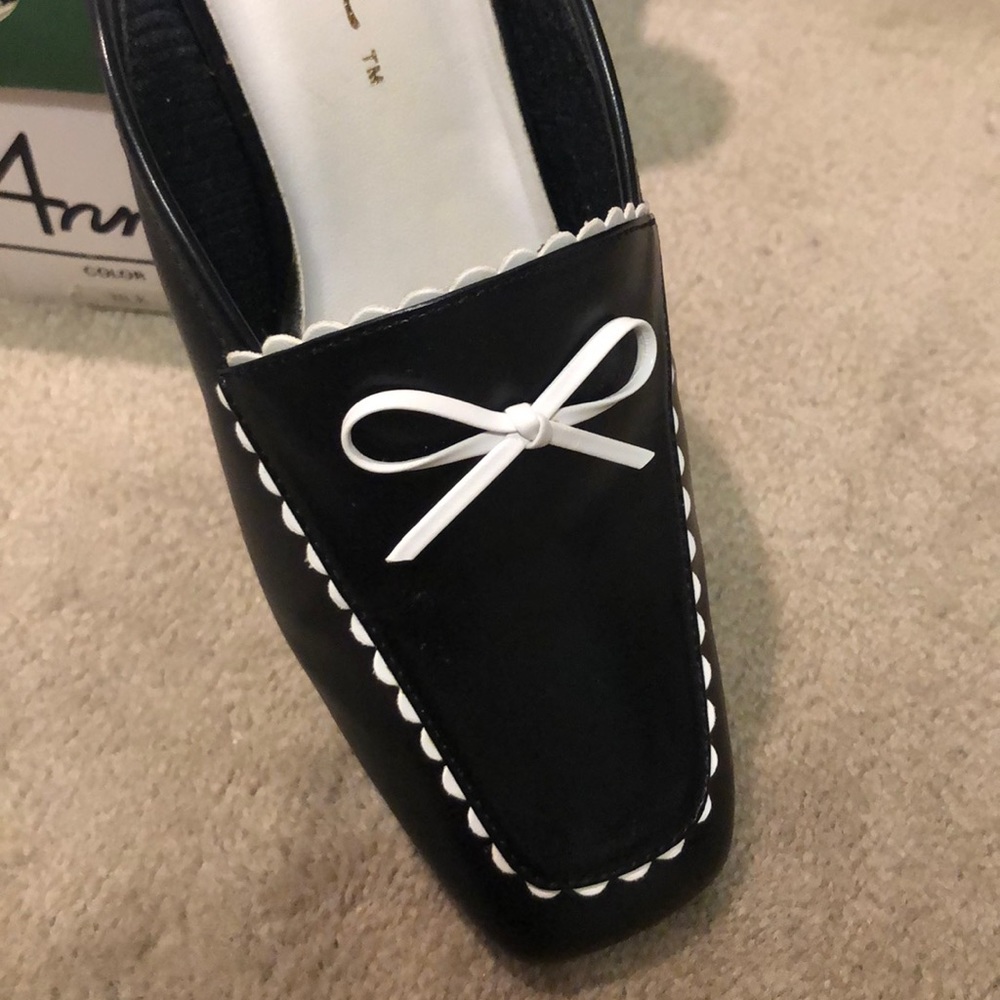 Beautiful shoes worn once or twice size 7M black - Picture 2 of 4